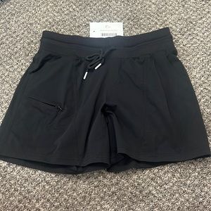 Size large zyia canyon shorts